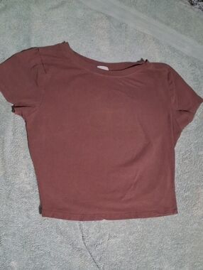 Essential Short-Sleeve Crop Tee in Rust Brown